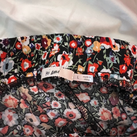 Francesca’s Floral Pattern Skirt - Picture 3 of 4